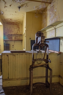 abandoned mansions kitchen