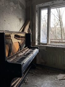 Abandoned piano in abandoned flat 