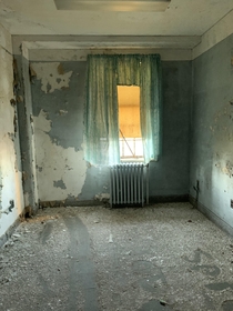 Abandoned psychiatric hospital room