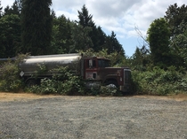 Abandoned semi-truck - Gig Harbor WA