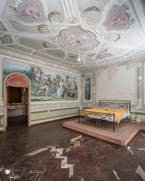 Abandoned Villa Italy  IG the_sparkler