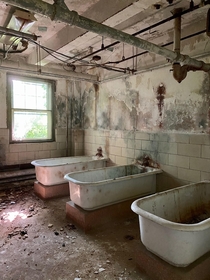 Abandoned wash room in an old psychiatric hospital in Maryland 