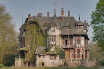 Agatha Favershams haunted mansion Photo by MGness 