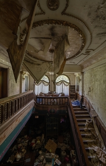 Amazing Abandoned Mansion