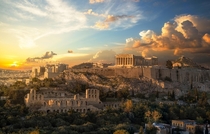 Amazing shot of Athens focused on the Acropolis