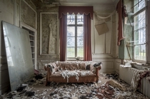 An abandoned living room  by Vincent Michel