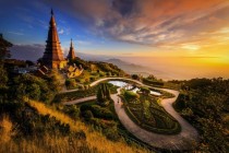 Anyone have any larger images of Naphamethanidon amp Naphapholphumisiri Thailand Pagoda 