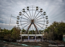 Big Easy Ferris Wheel at the abandoned Six Flags New Orleans 
