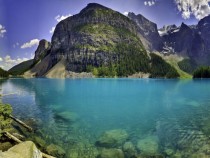 Blue mountain lake 