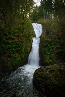 Bridal Veil Falls in the Columbia River Gorge in Oregon State  x  