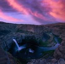 Camped just yards from the ledge of Palouse Falls to catch the morning light 