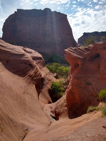 Canyon De Chelly trail down to white house ruins 