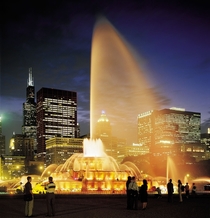 Chicagos Buckingham Fountain At Sunset 