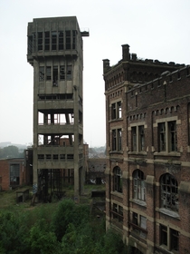 Coal mine tower demolished
