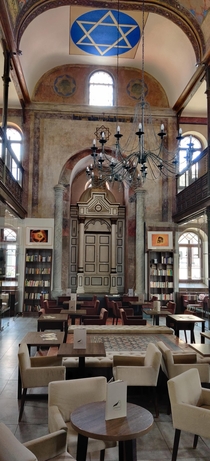 Coffee house in the synagogue