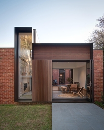 Compact extension of a Californian bungalow home in Melbourne Australia by Crosshatch Photo Jaime Diaz-Berrio 