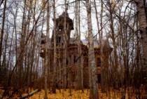 Crumbling mansion in the woods 
