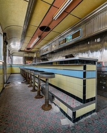Decaying diner