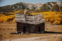 Dilapidated farmhouse Crested Butte Colorado Photo credit to Taylor Brandon