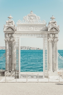Dolmabahe palace Gate to the Bosporus  x  Pixels