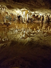 Dream Lake Inside Of Luray Caverns Luray Virginia