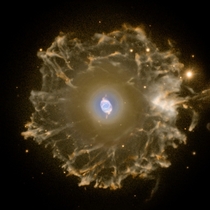 Dying star creates sculpture of gas and dust 