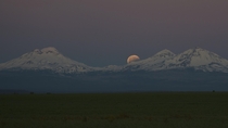 Eclipse Moonset over Three Sisters Oregon 