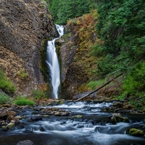 Elk Falls in Idaho USA  IG calebplumleephotography