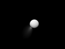 Enceladus shows off its beautiful plume to the Cassini spacecrafts cameras 