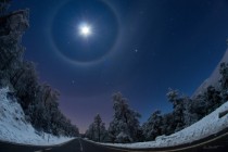 Extremely rare quadruple lunar halo near Madrid Spain 