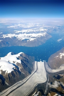 Flying over the massive glaciers of Greenland 