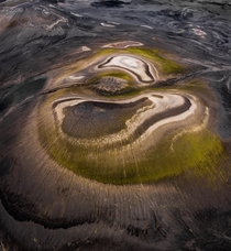 Former volcanos where erosion creates this fascinating patterns in the landscape in the highlands of Iceland  - more of my abstract landscapes at insta glacionaut