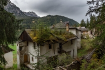 Found an abandoned forest on an abandoned roof in an abandoned ghost town in an abandoned valley in Italy 