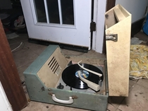 Found this old record player at an abandoned Plantation Looks like its in really good condition