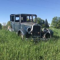 Found this on a country road in a field What year or make is it