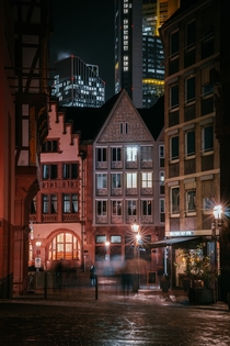 Frankfurt at night Germany Photo by Tobias Reich