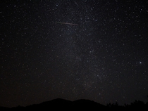 Geminid meteor streaks across the milkyway 