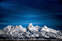 Grand Teton National Park WY USA - Full moonlight on the Tetons with stars above - OC - 