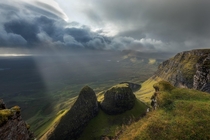 Heavenly rays lighting up the Scottish Highlands  x IG mattfischer_photo