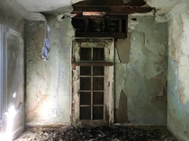House built in the s abandoned after a kitchen fire in  located in the northern Illinois region