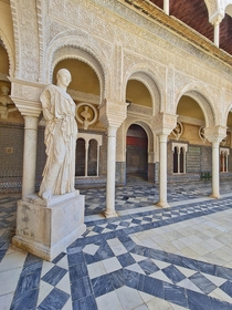 How many styles do you recognize here Pilatos hause in Seville