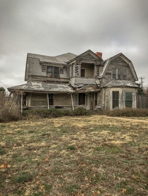 I found this old abandoned house in Texas