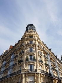 I was in Paris during the summer and I saw this building 