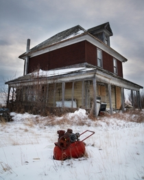 Just another forgotten house on the prairies OC