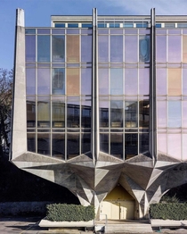 La Tulipe Center For Medical Research in Geneva Designed by Jack V Bertoli
