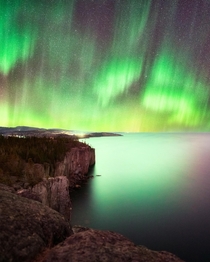 Last nights Northern Lights display ft above Lake Superior Minnesota 
