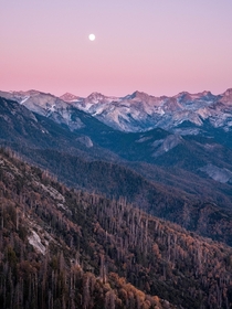 Late Autumn moonrise at Sequoia National Park 