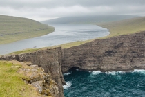 Leitisvatn Lake in the Faroe Islands looks like it goes right over the ocean 