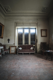Living room of an abandoned Manor in Belgium 