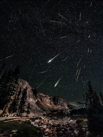 Long exposure of a meteor shower